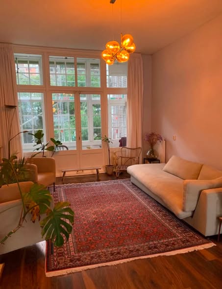 Image accompanying room listing