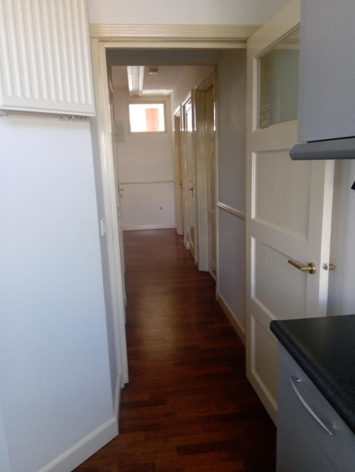 Image accompanying room listing