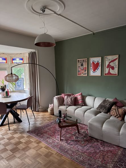 Image accompanying room listing