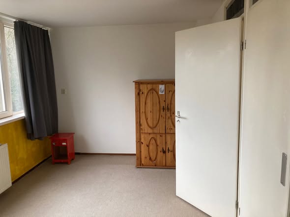 Image accompanying room listing