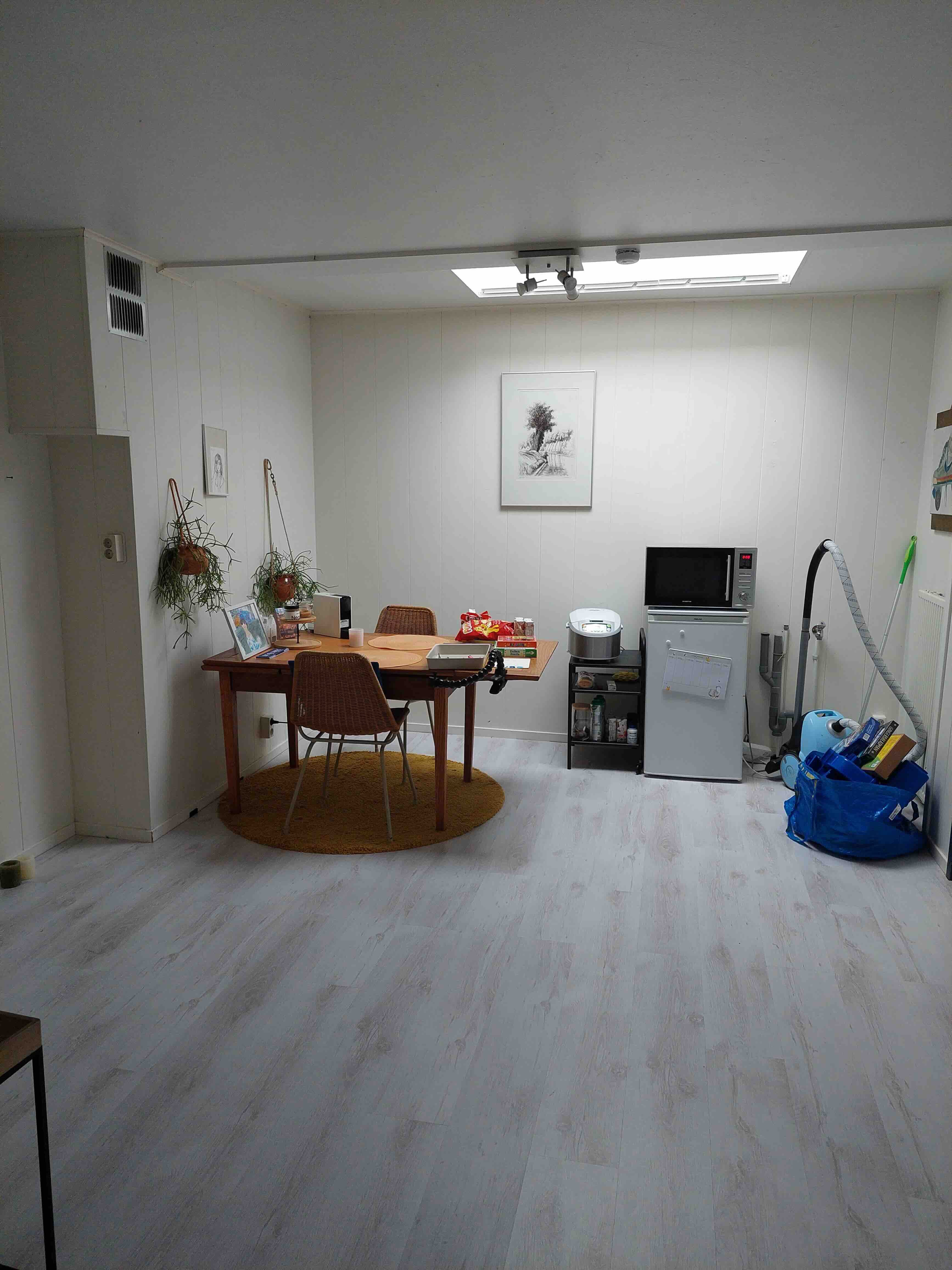 Image accompanying room listing