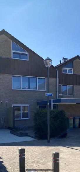 Image accompanying room listing