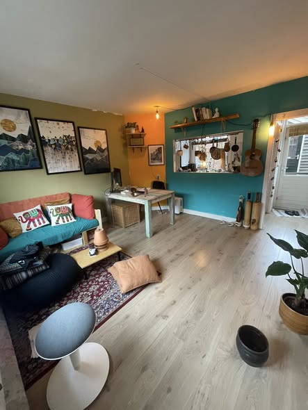 Image accompanying room listing