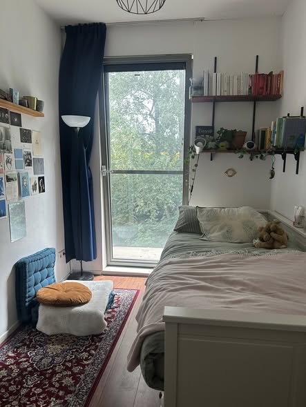 Image accompanying room listing