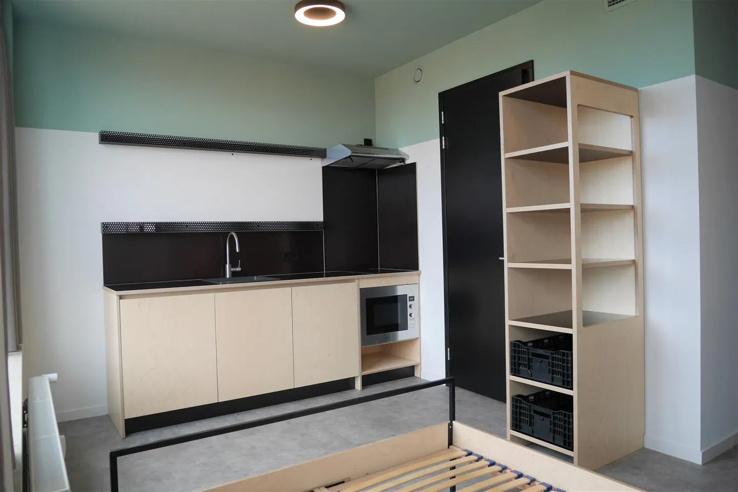 Image accompanying room listing