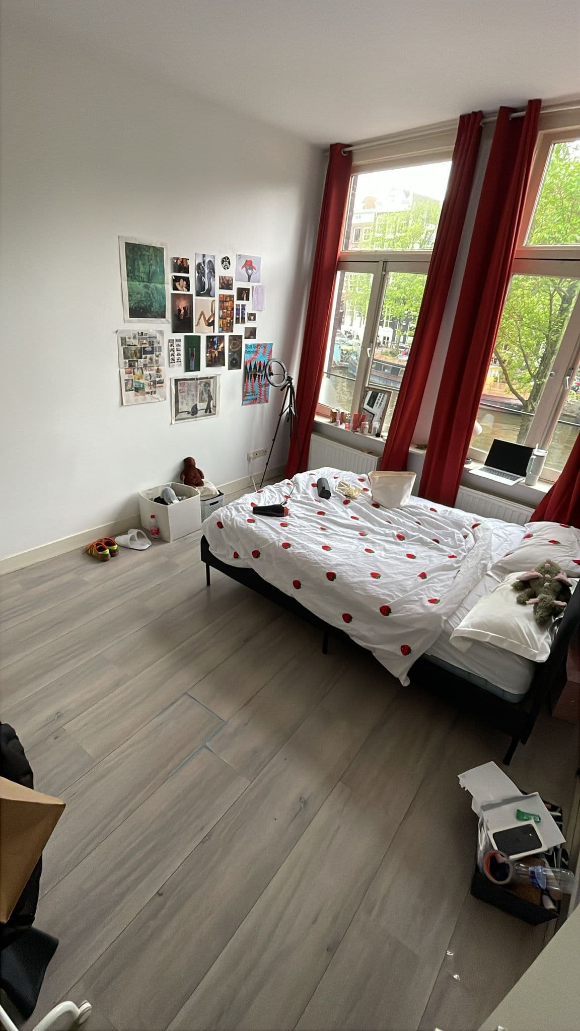 Image accompanying room listing