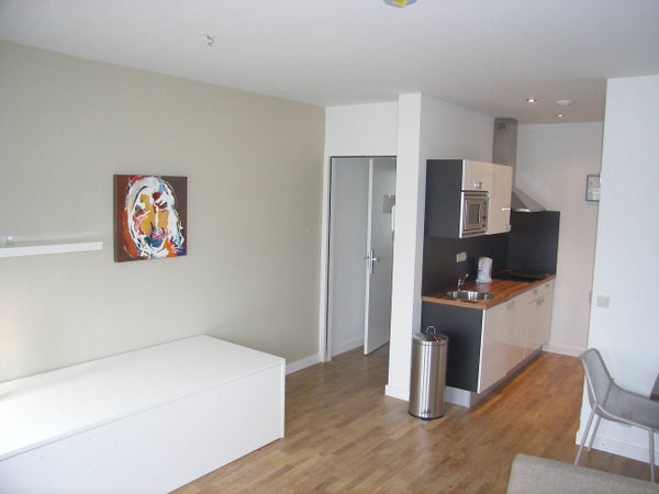 Image accompanying room listing
