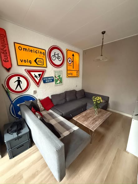Image accompanying room listing