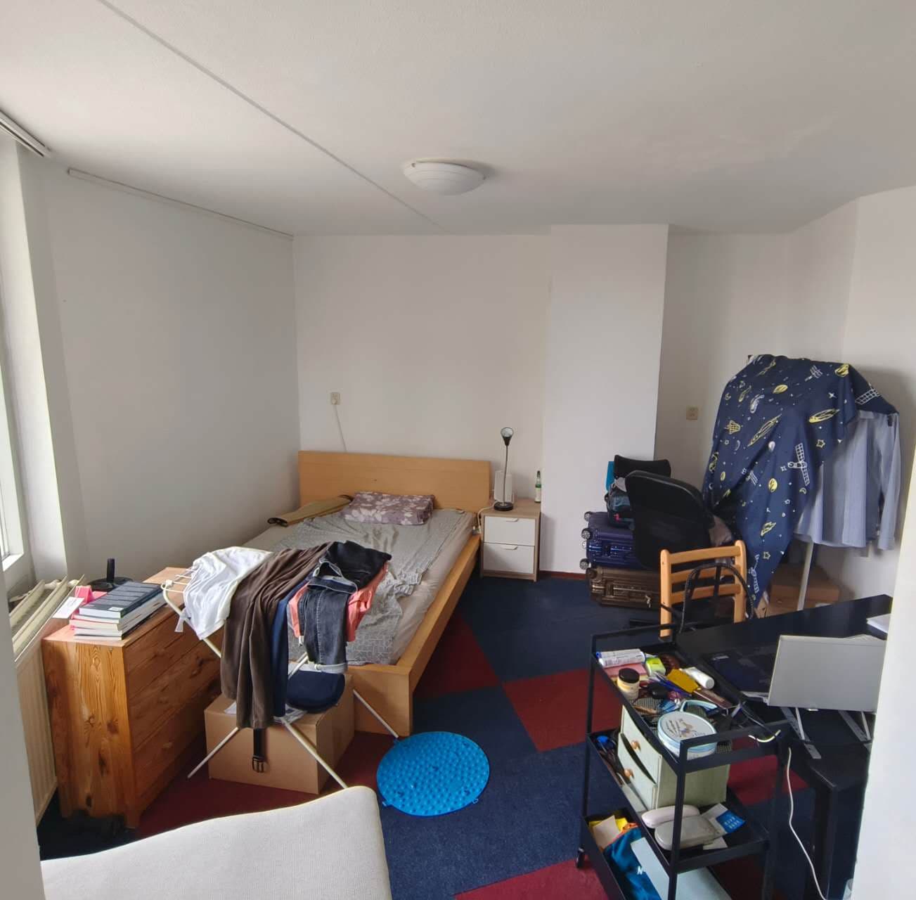 Image accompanying room listing