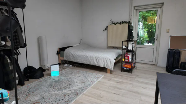 Image accompanying room listing