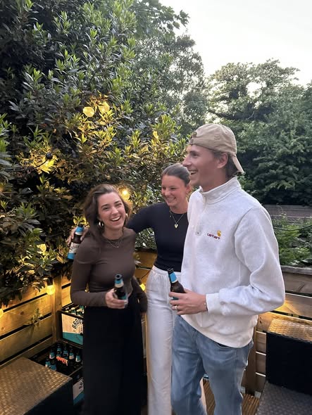 Image accompanying room listing