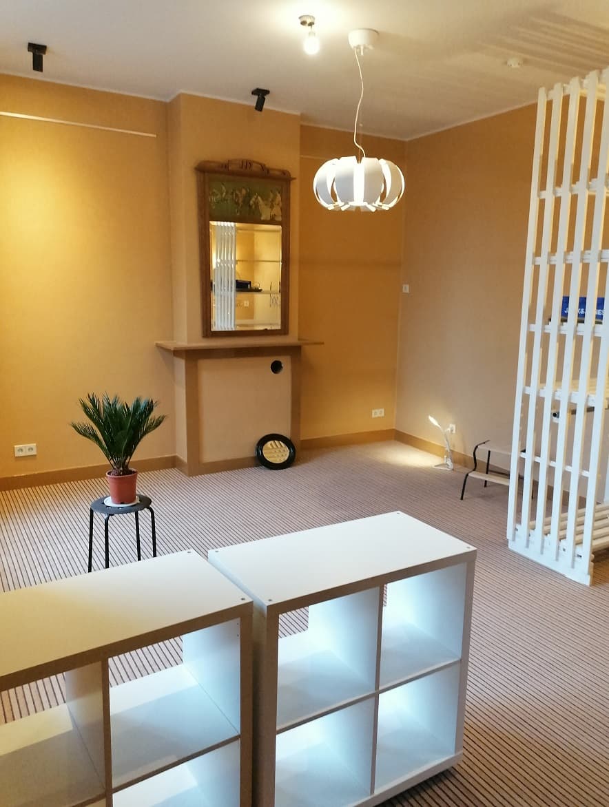 Image accompanying room listing