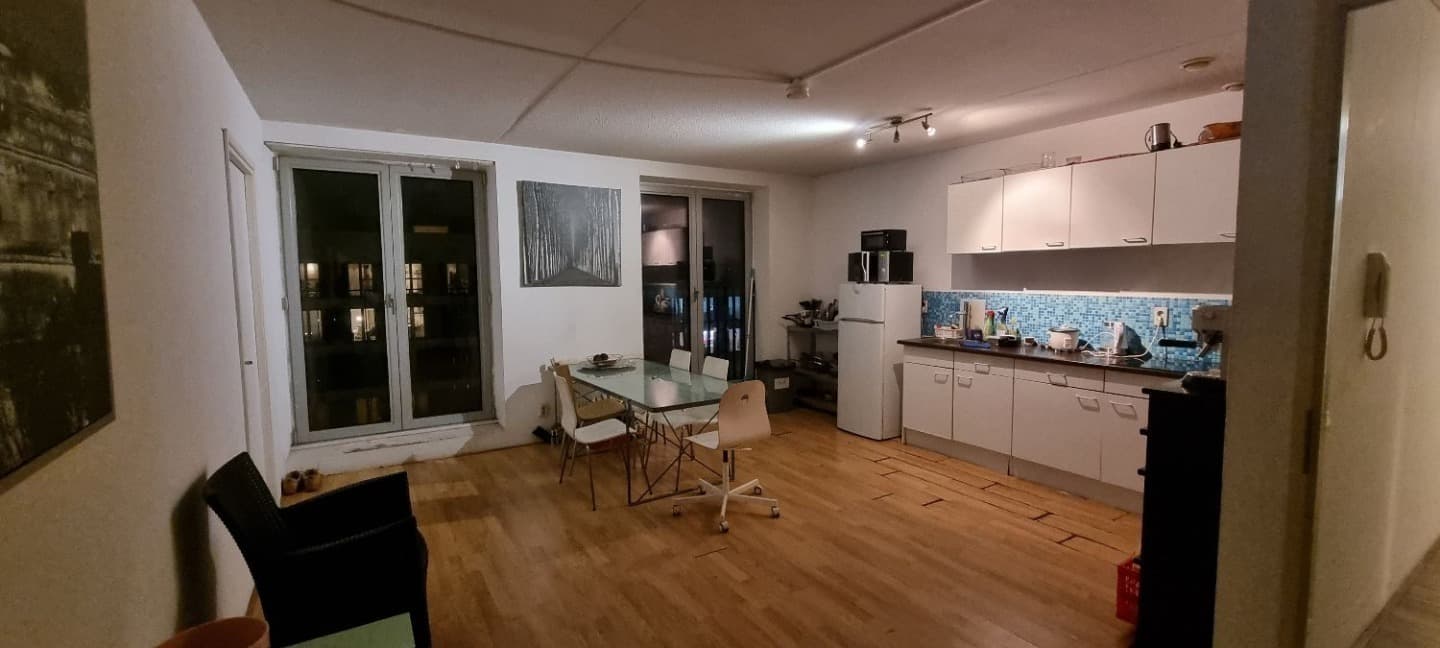 Image accompanying room listing
