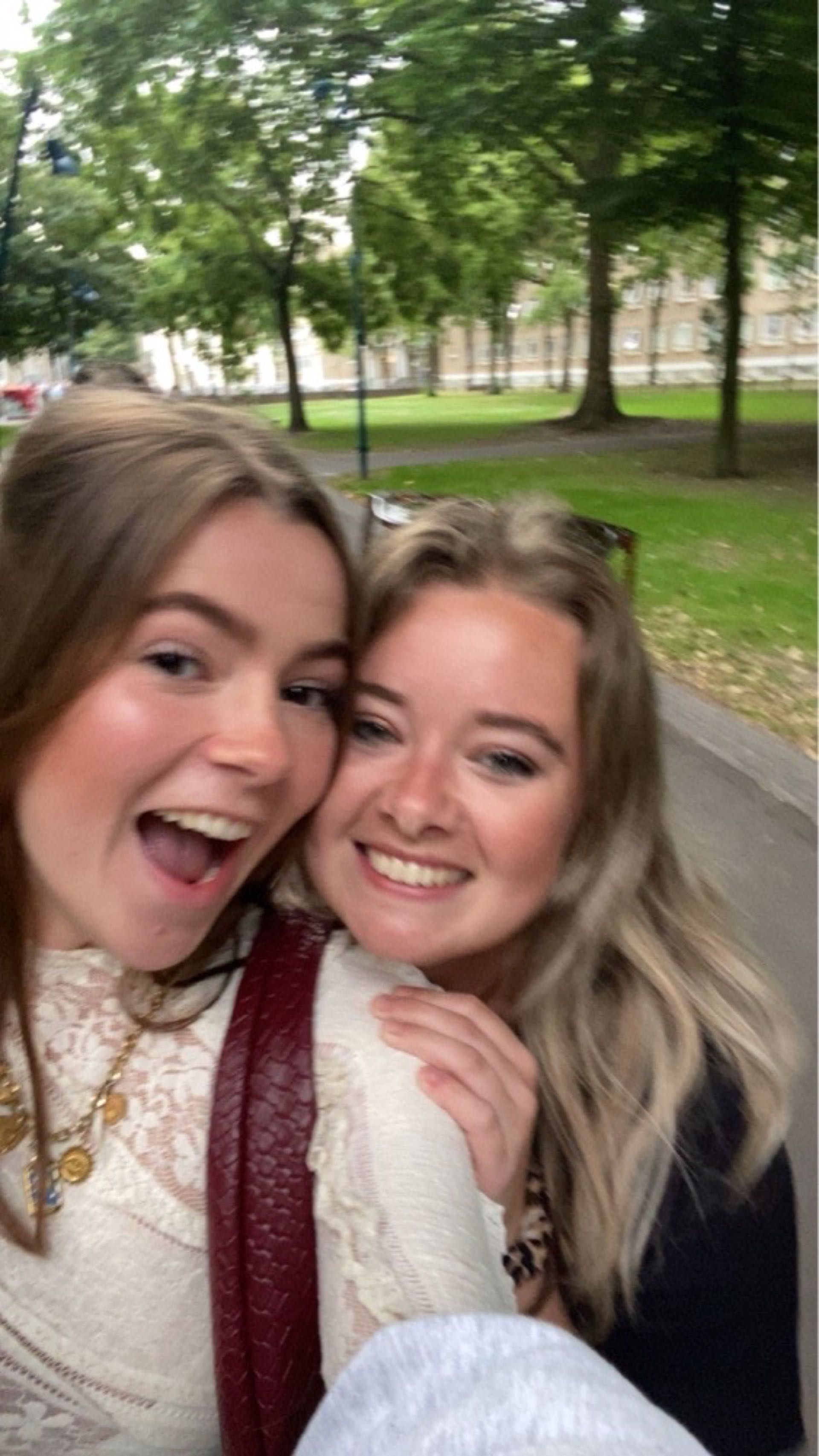 Image accompanying room listing