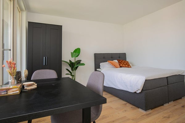 Image accompanying room listing