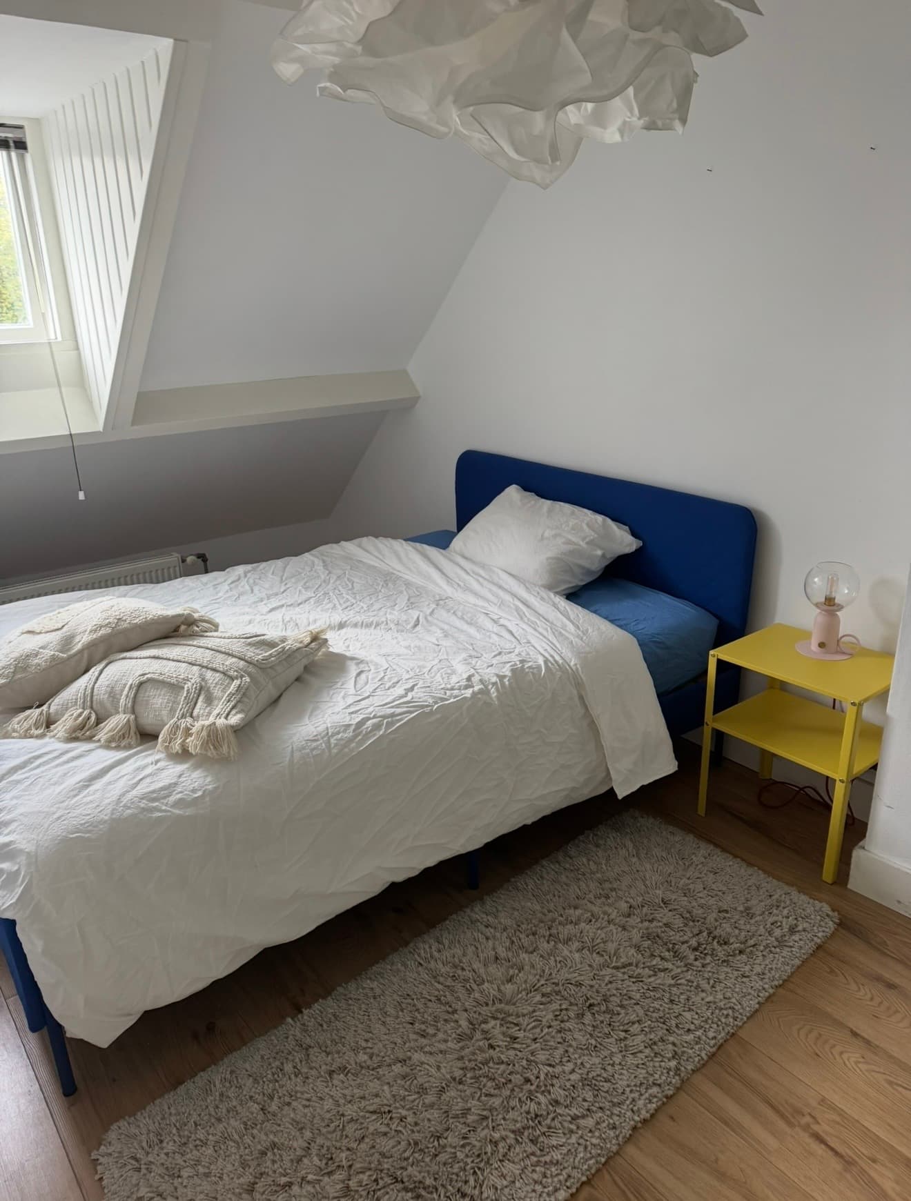 Image accompanying room listing