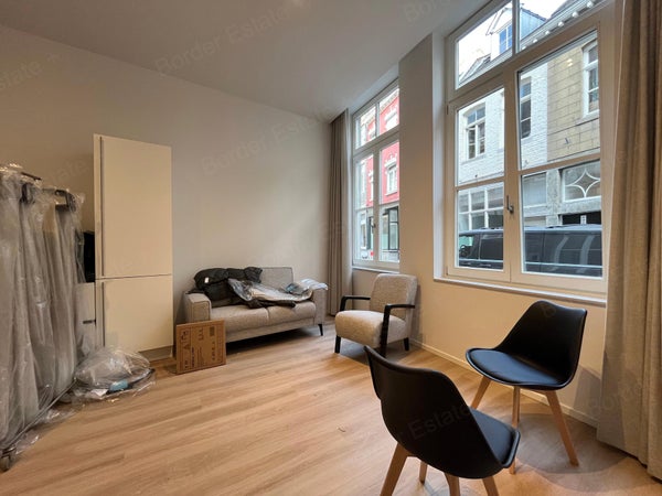 Image accompanying room listing