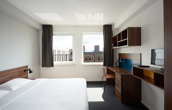 Image accompanying room listing