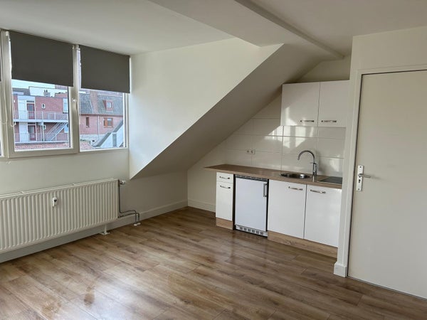 Image accompanying room listing