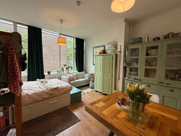 Image accompanying room listing