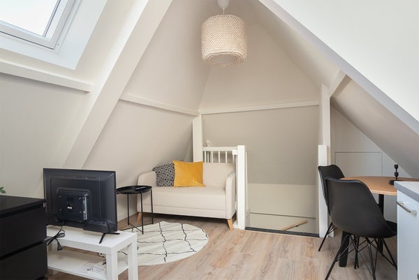 Image accompanying room listing