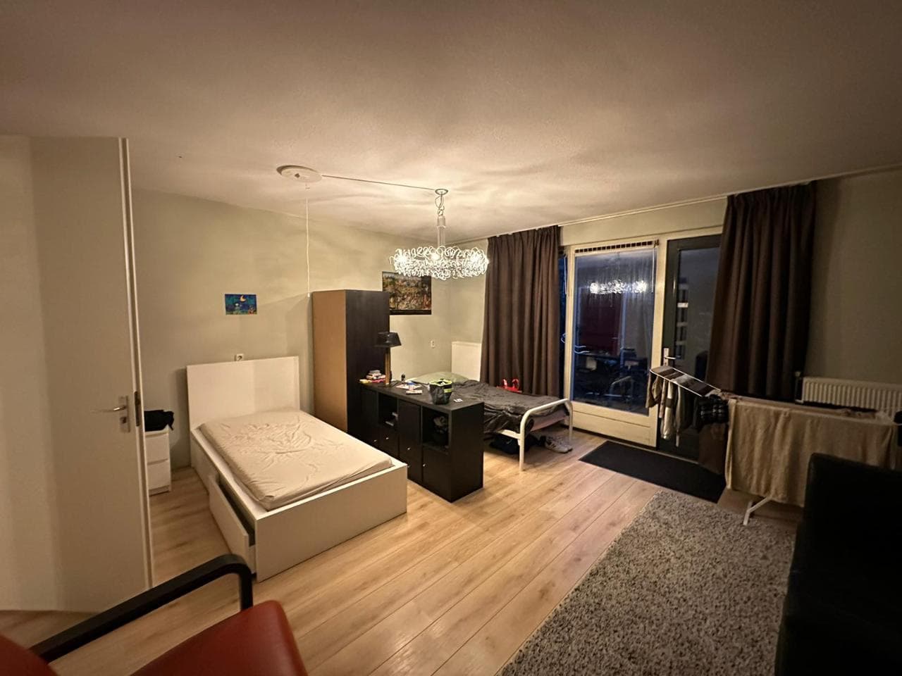 Image accompanying room listing