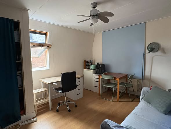 Image accompanying room listing