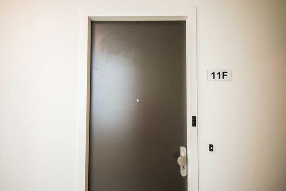Image accompanying room listing