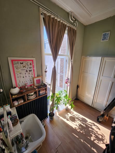 Image accompanying room listing