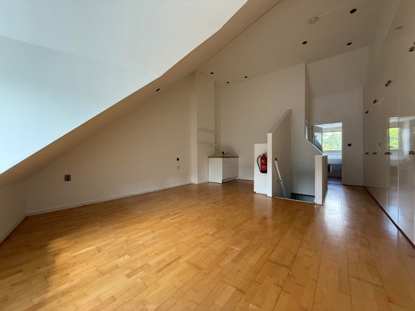 Image accompanying room listing